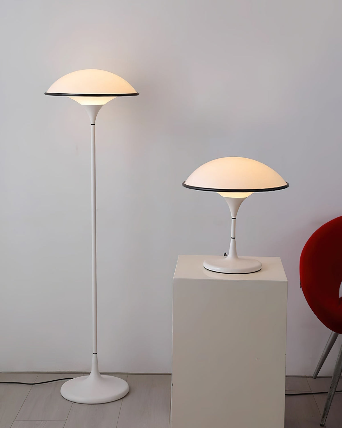 ArtistryGlow Table Lamp - Elegant Warm Ambient Lighting