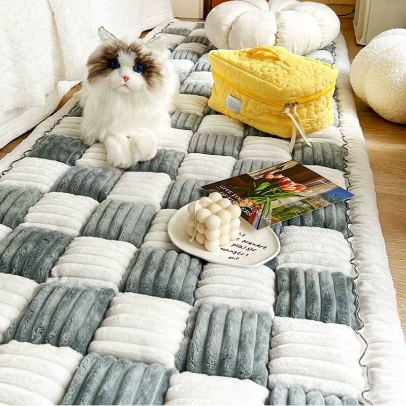 ChicShield - Quilted Sofa Cover for a Stylish Home