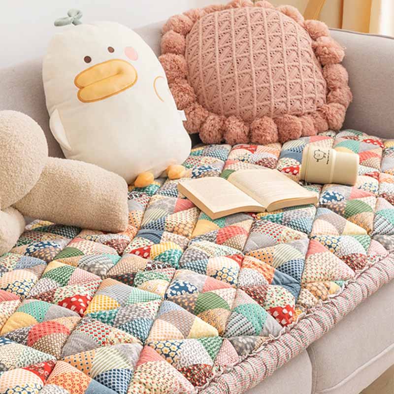 ChicShield - Quilted Sofa Cover for a Stylish Home