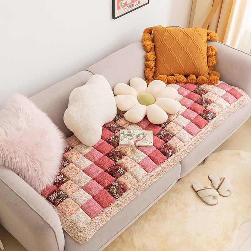 ChicShield - Quilted Sofa Cover for a Stylish Home