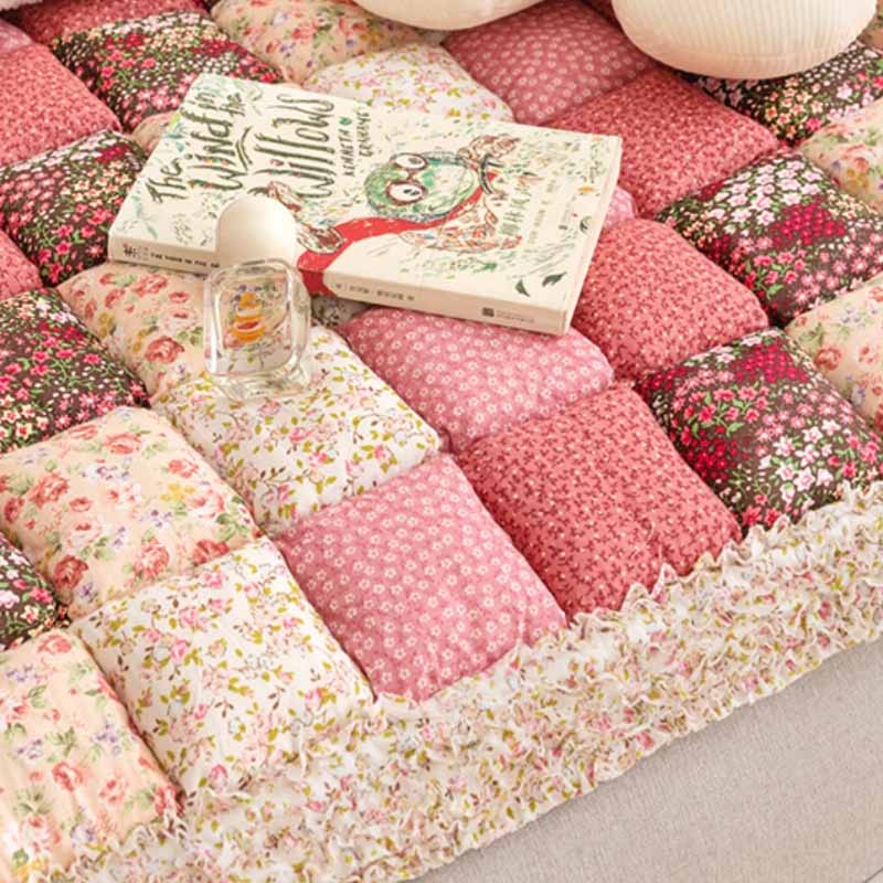ChicShield - Quilted Sofa Cover for a Stylish Home