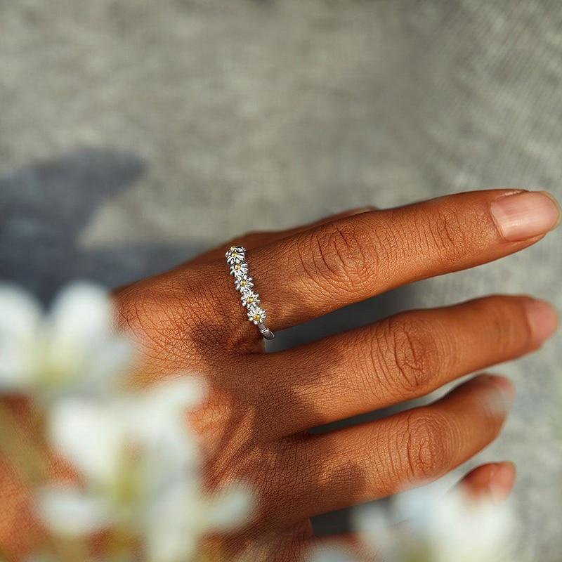 Aylin - Bague fleur en argent élégante au design floral