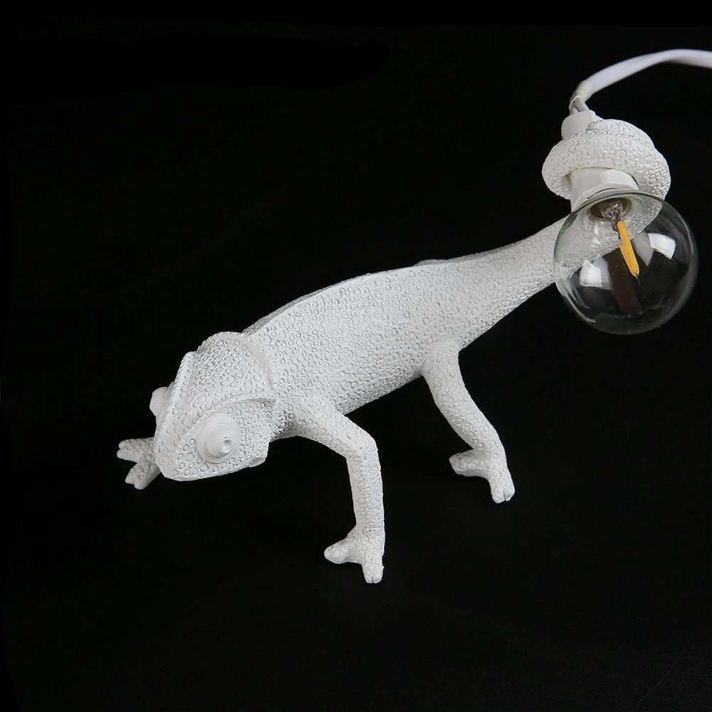 Resin Lizard - Sculptural Resin Table Lamp for Modern Interiors