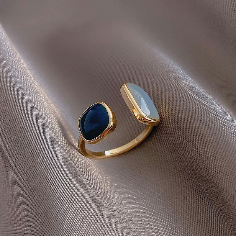 Lola - Bague dorée réglable avec pierre précieuse