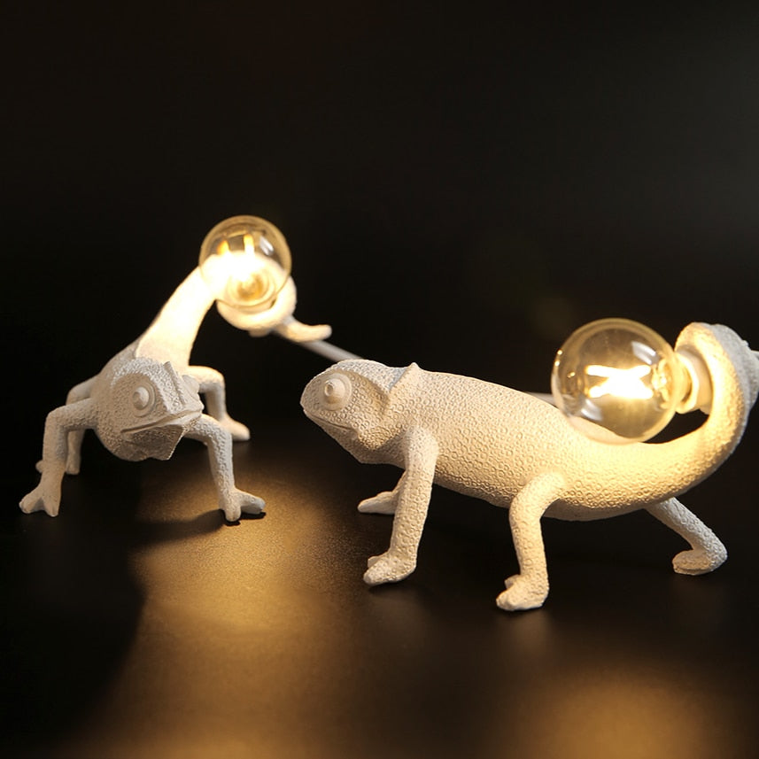 Resin Lizard - Sculptural Resin Table Lamp for Modern Interiors