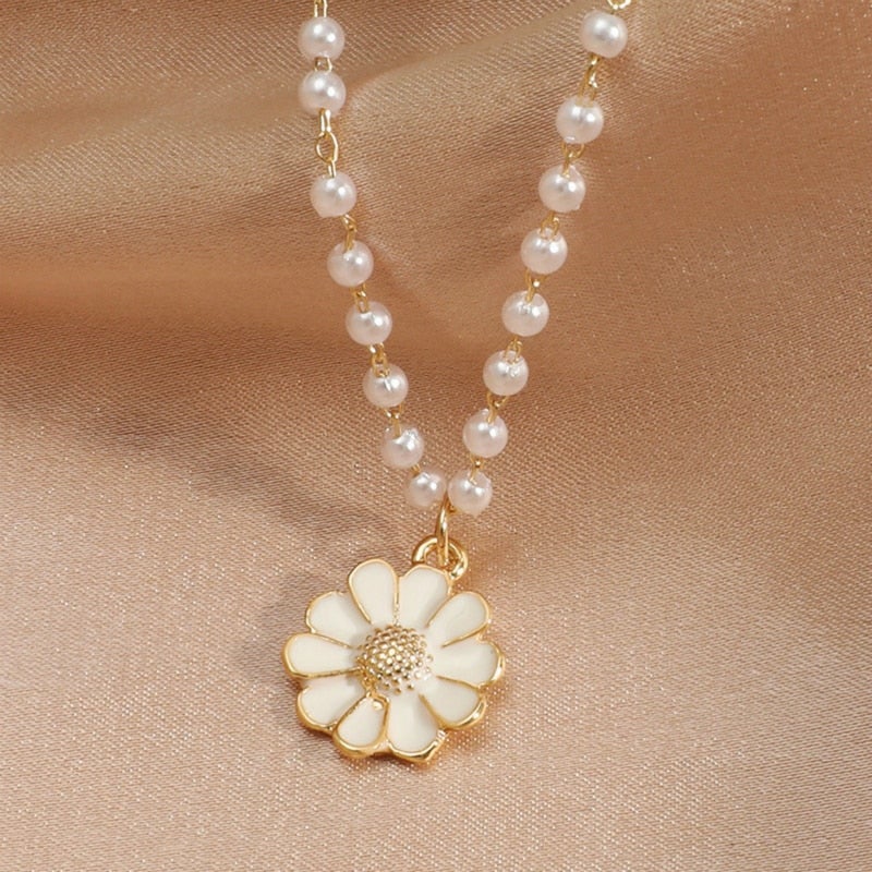 Flora - Collier perle avec pendentif marguerite
