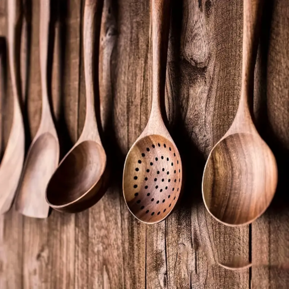 Innoware - Wooden Kitchen Utensil Set with 7 Elegant Pieces for Everyday Cooking
