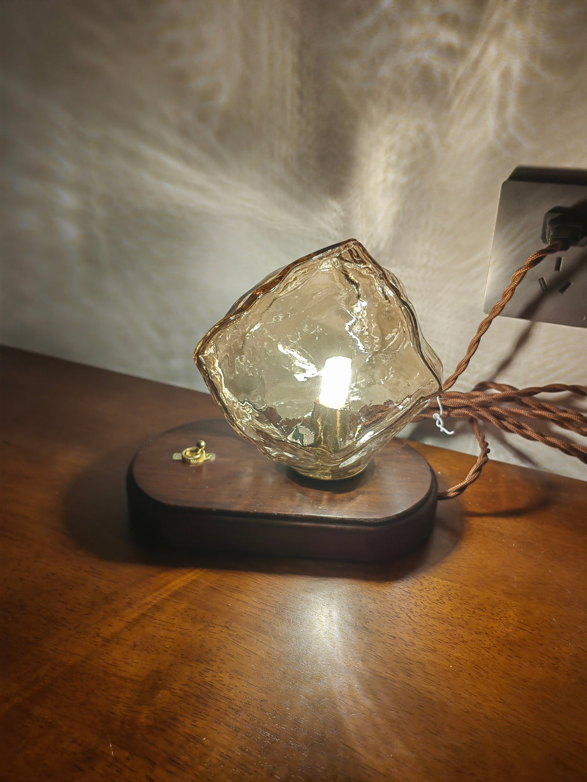 GlowCraft Table Lamp - Elegant Wireless Lamp with Motion Sensor