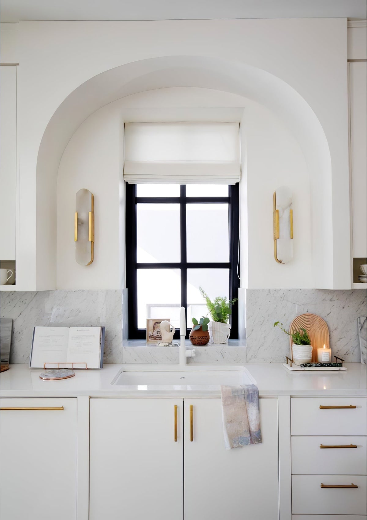 Melange - Handmade Alabaster Wall Sconce