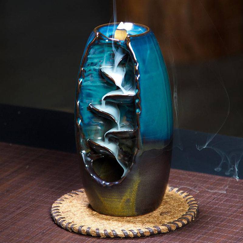 SerenityFlow - Fontaine à encens en céramique pour une ambiance zen