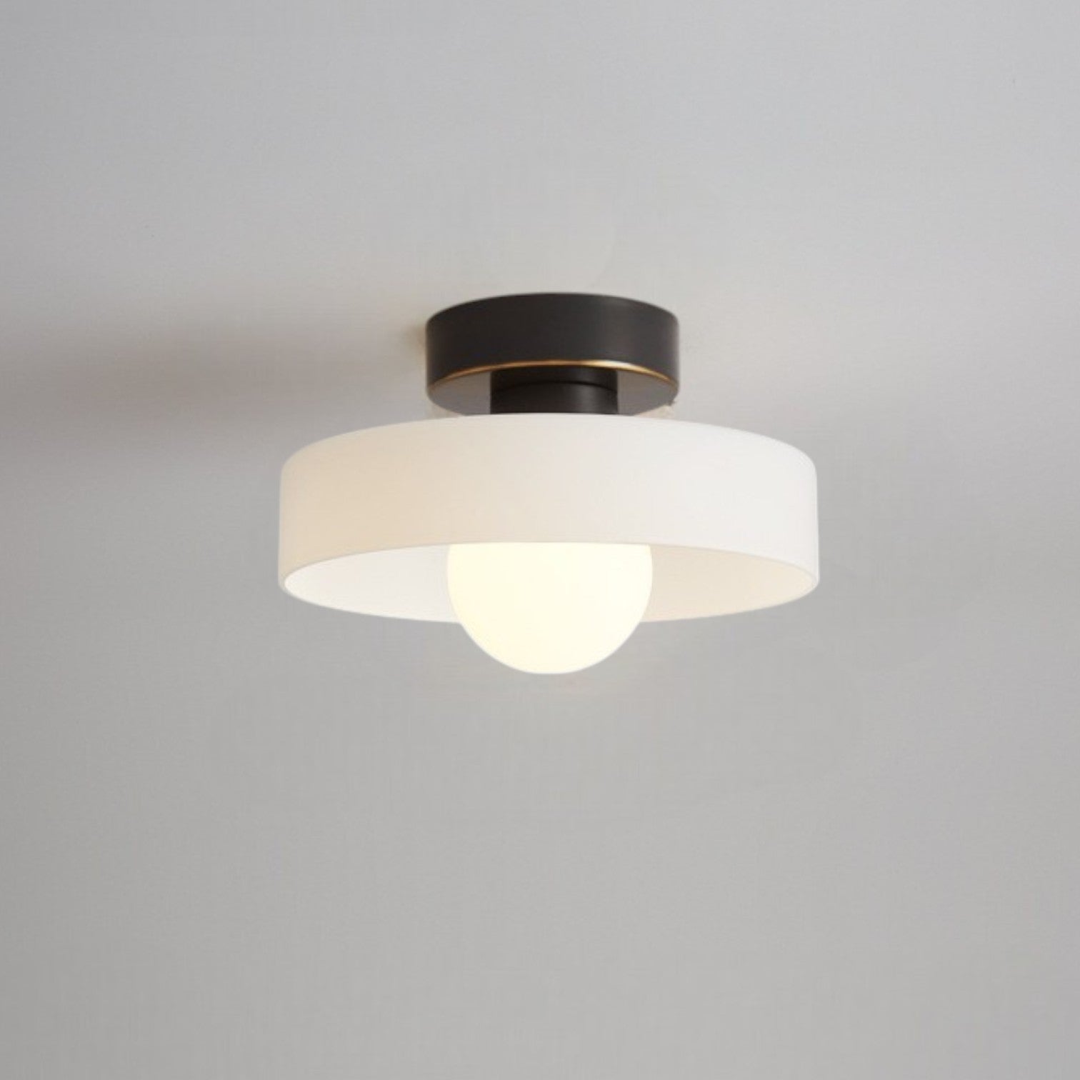 Bauhaus Français – Plafonnier au Design Élégant | Minimalisme Intemporel & Lumière Douce