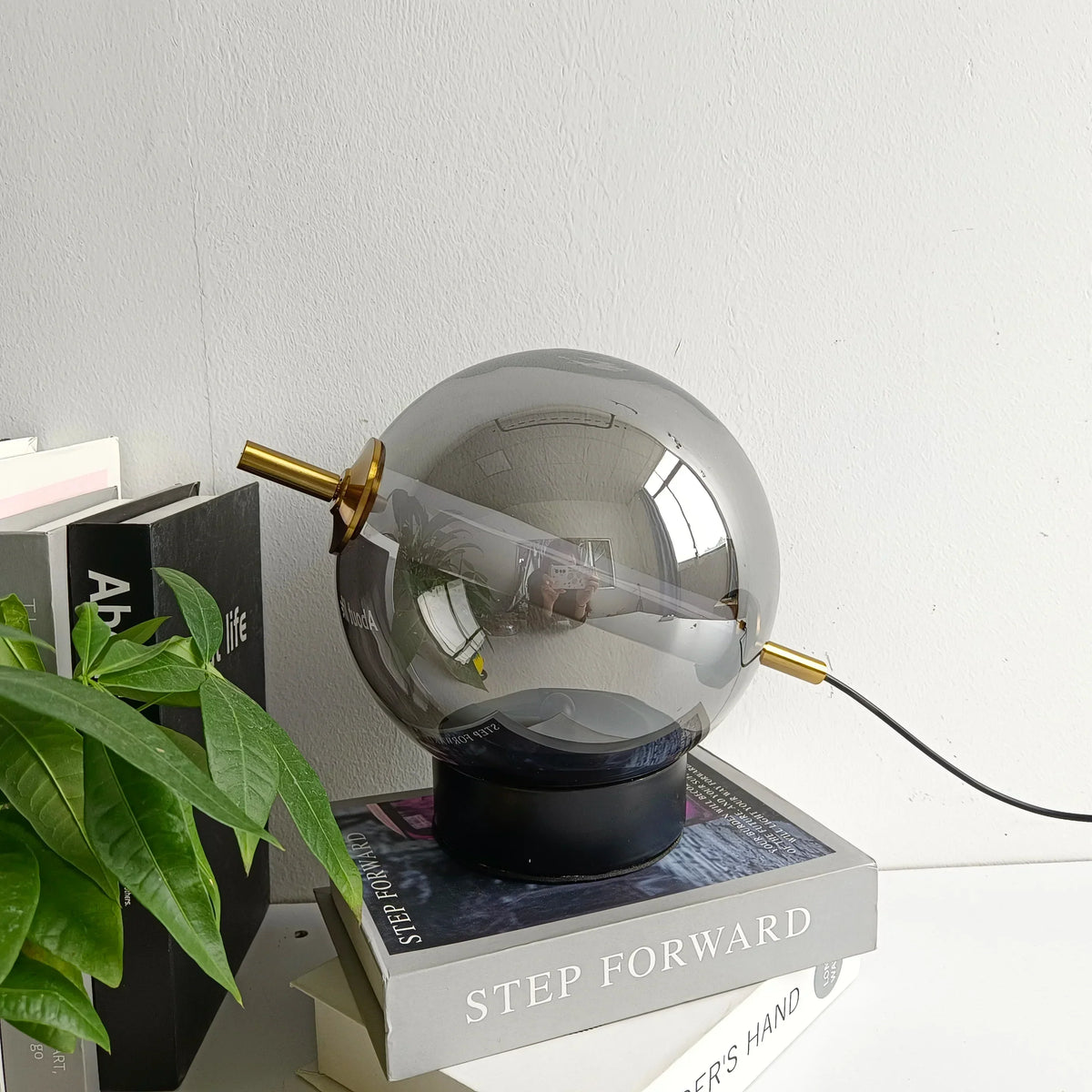 RadiantRevival - Retro Glass Table Lamp with Warm Glow
