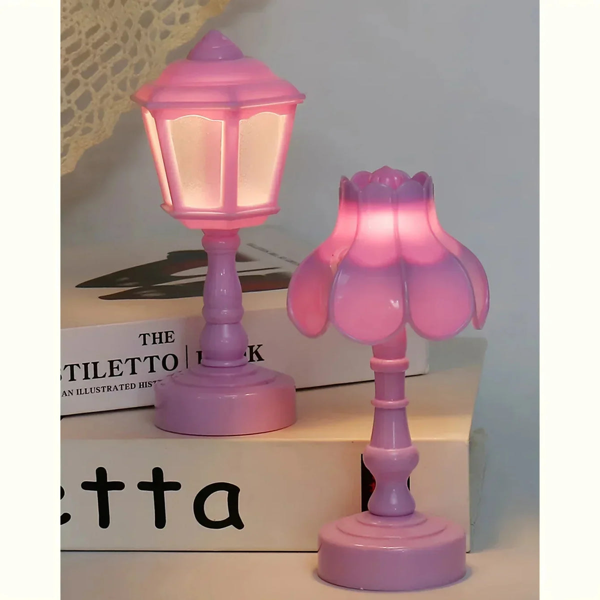 ChicGloed - Elegant Table Lamp with Geometric Design
