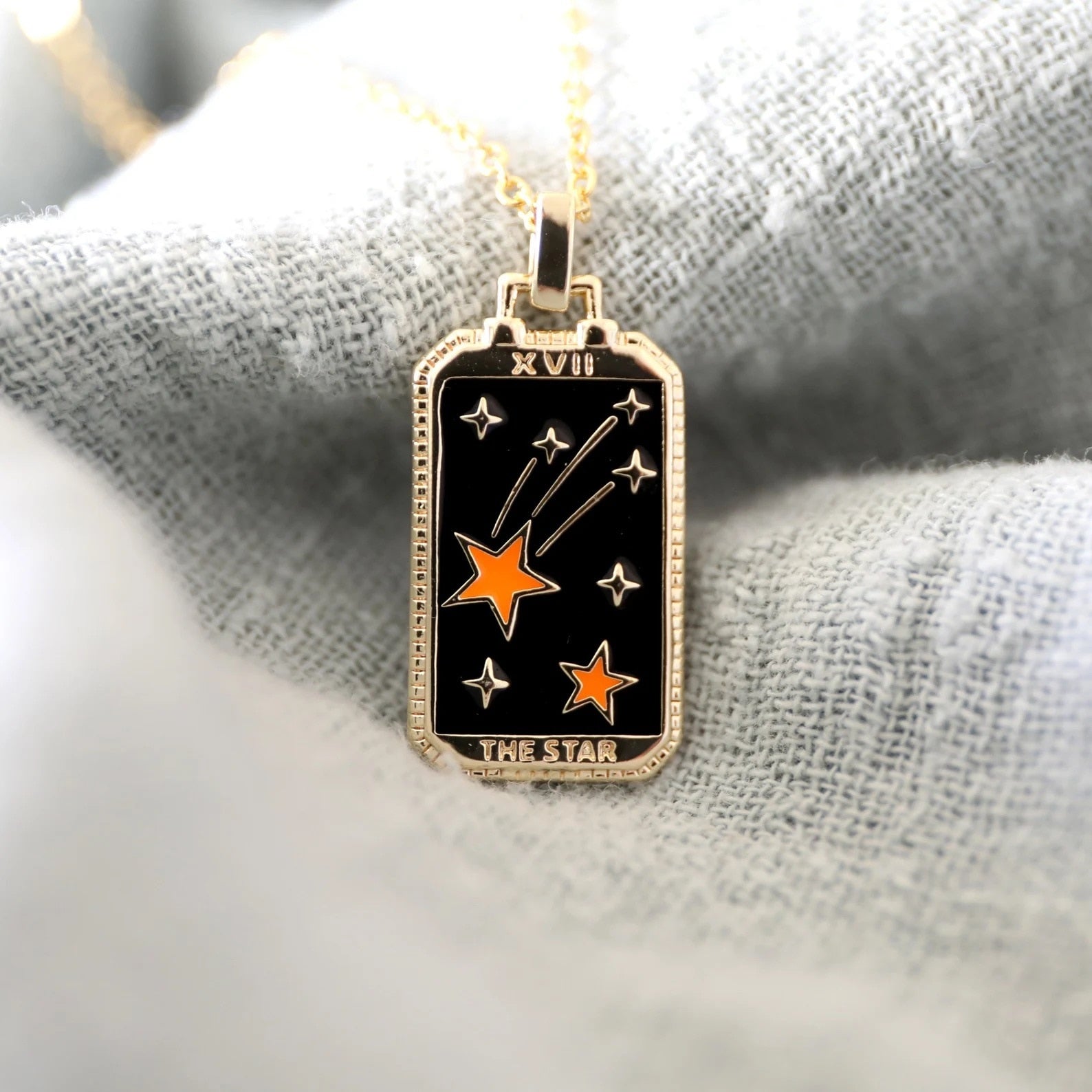 Collier Cartes de Tarot Envoûtant - Design Coloré Symbolique