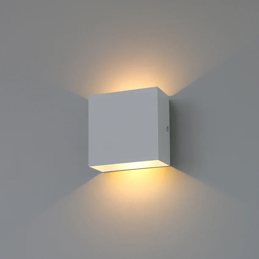 Eclat Romanov - Sleek LED Wall Sconce