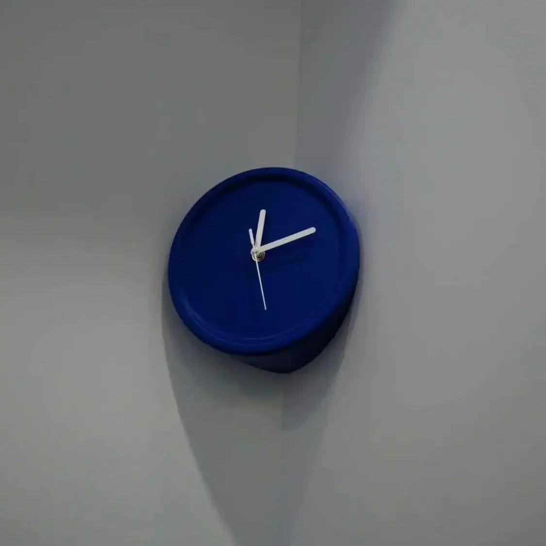 SilentCorner - No-Drill Silent Corner Wall Clock