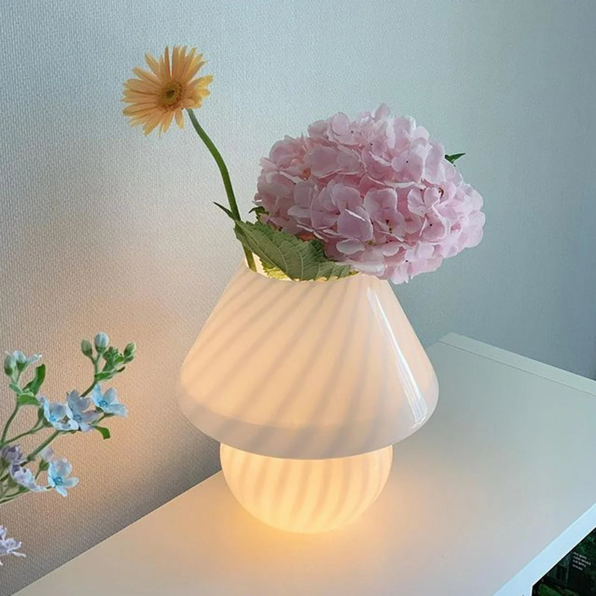 Murano Table Lamp - Mushroom Glass Lamp for a Warm Ambiance