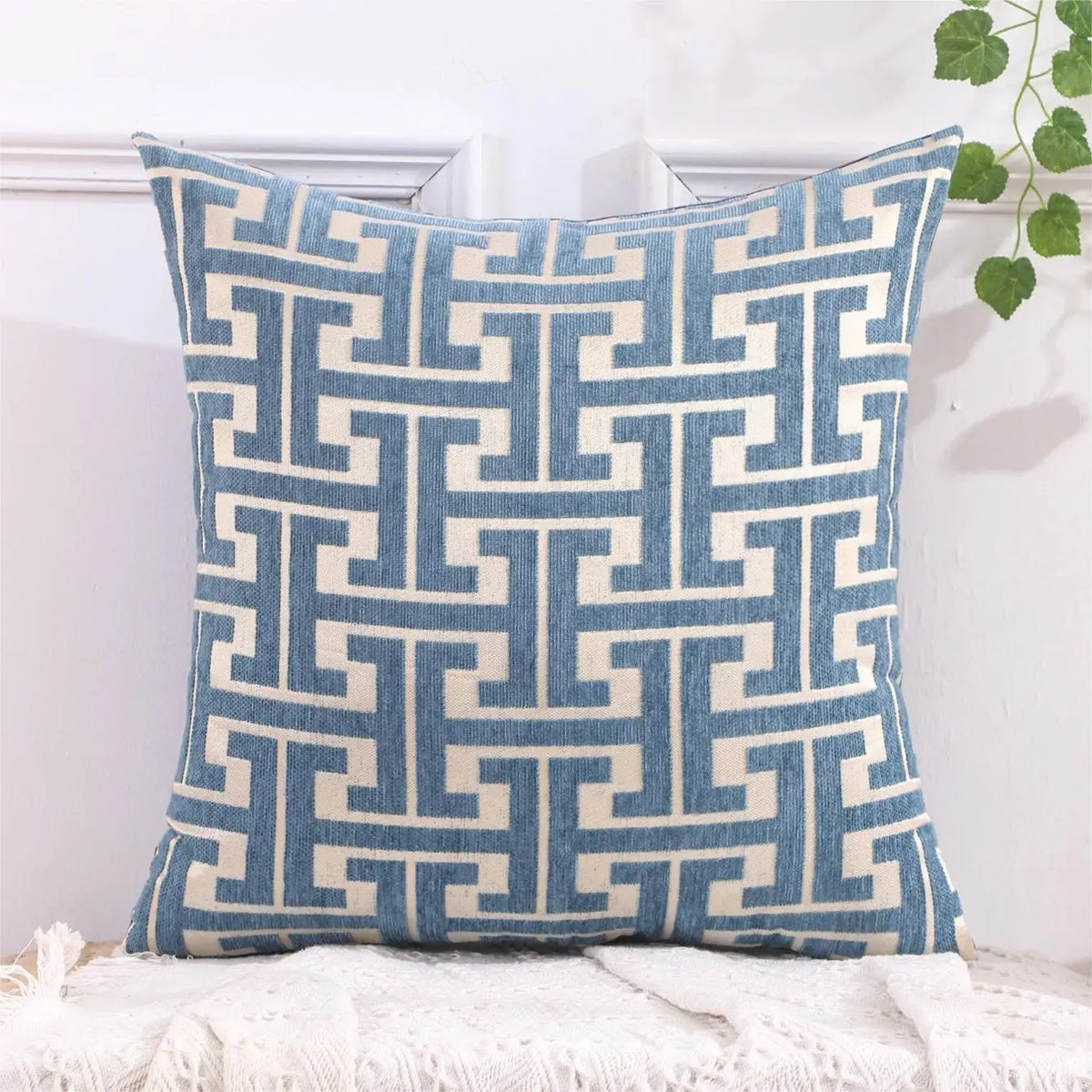 Sérénité Luxe Cushion Cover - Striped Design for a Warm Interior