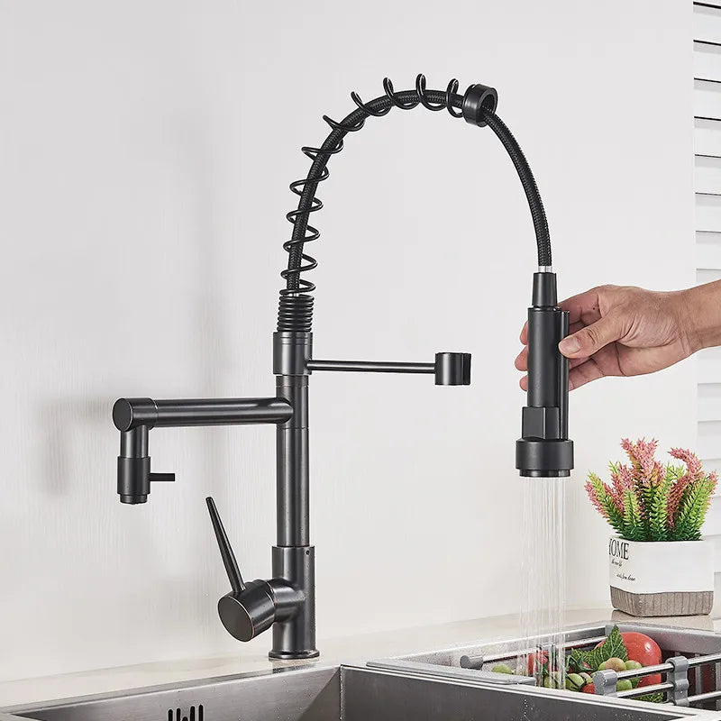 StreamFlex - Pull-Out Kitchen Faucet in Brass