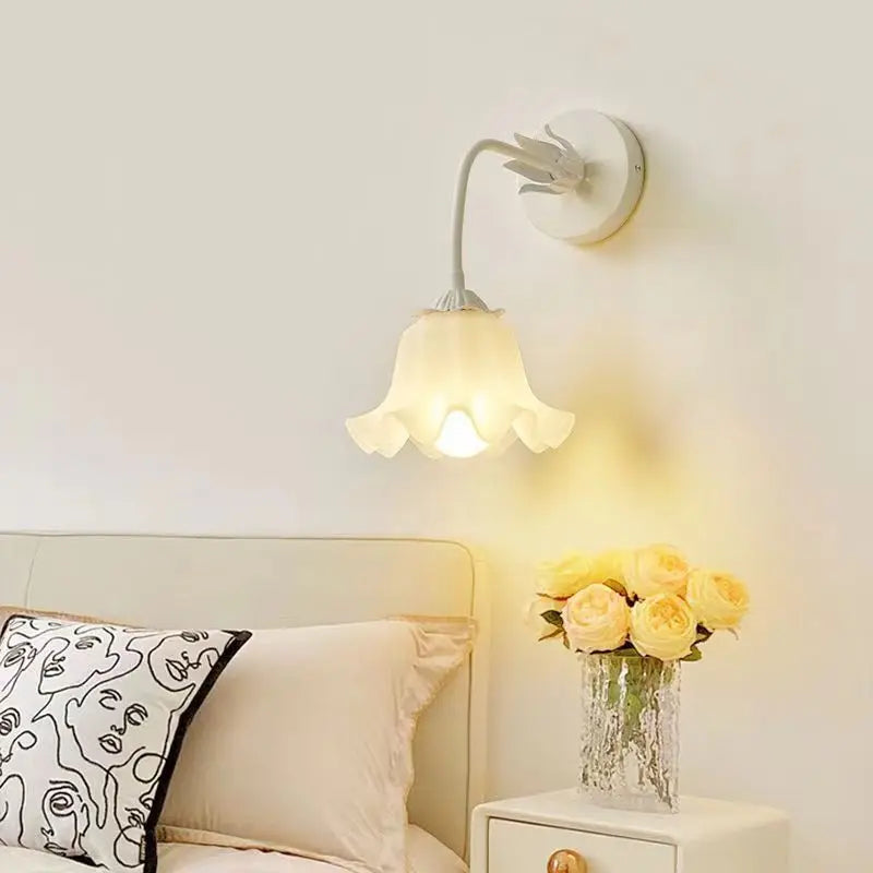 Nembelle - Elegant Floral Pattern Wall Sconce