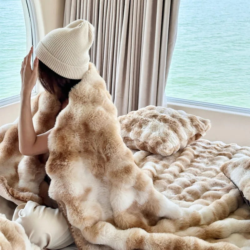 LuxeVelour - Cozy Velvet & Faux Fur Winter Blanket