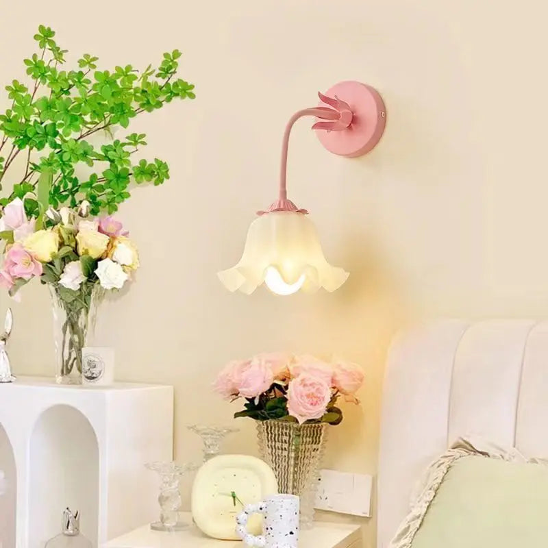 Nembelle - Elegant Floral Pattern Wall Sconce