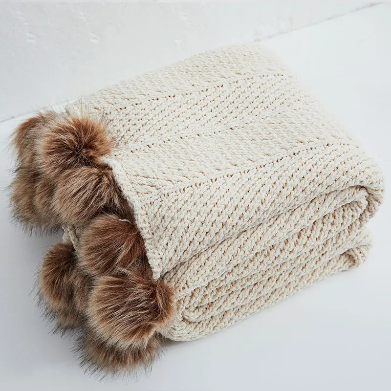 HeartCozy - Heart-Fringe Knitted Chenille Throw