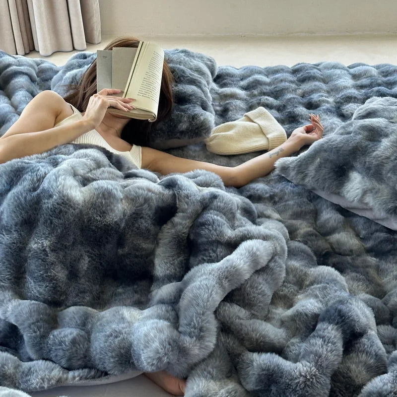 LuxeVelour - Cozy Velvet & Faux Fur Winter Blanket