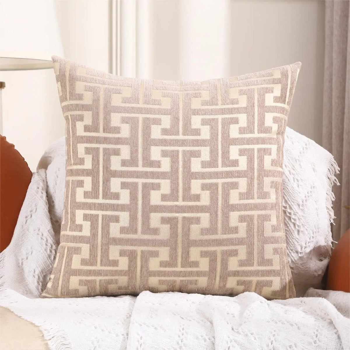 Sérénité Luxe Cushion Cover - Striped Design for a Warm Interior