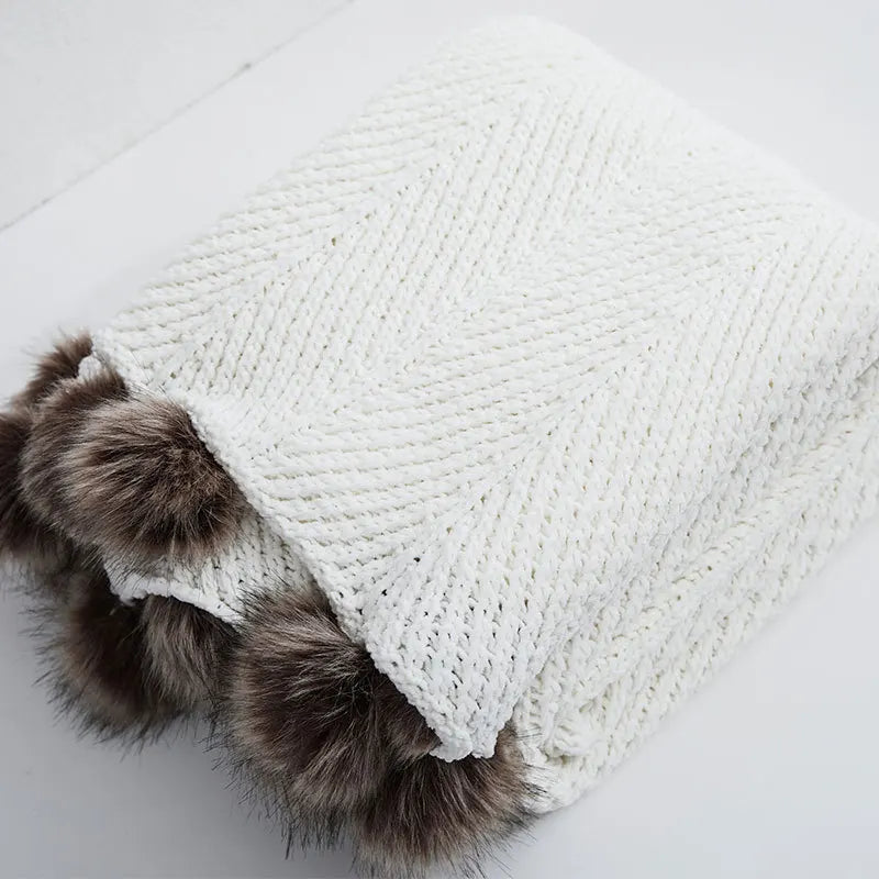 HeartCozy - Heart-Fringe Knitted Chenille Throw