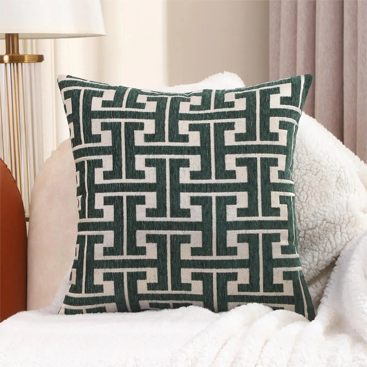 Sérénité Luxe Cushion Cover - Striped Design for a Warm Interior