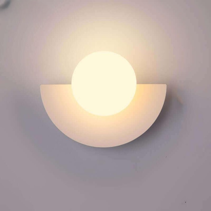 Charme Boréal - Half-Moon Metal Wall Sconce