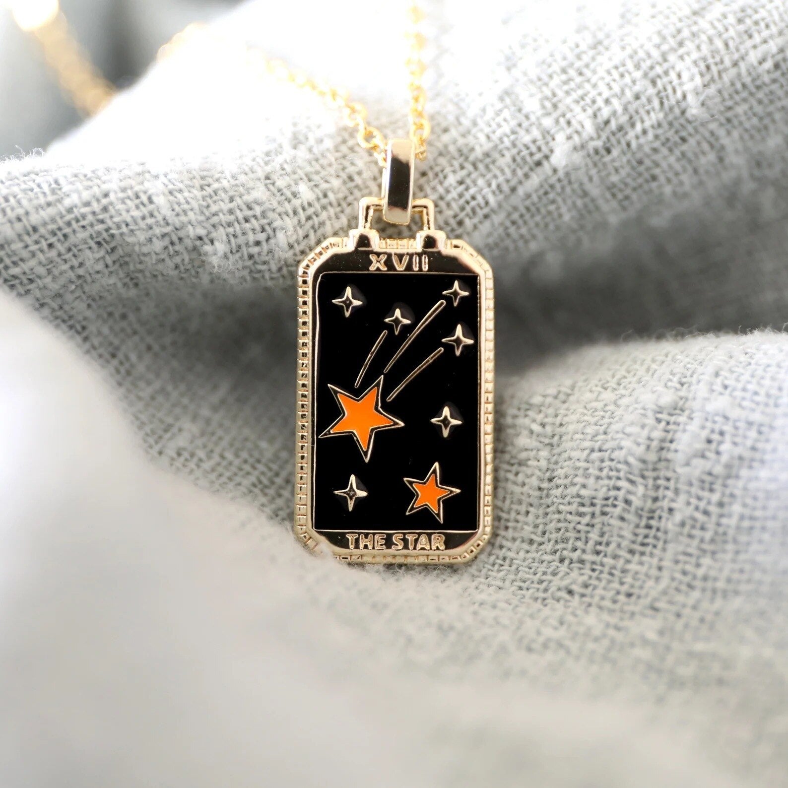 Collier Cartes de Tarot Envoûtant - Design Coloré Symbolique