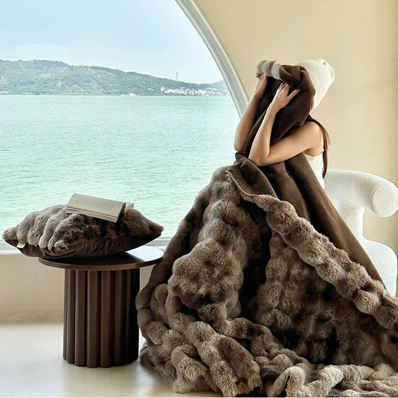 LuxeVelour - Cozy Velvet & Faux Fur Winter Blanket