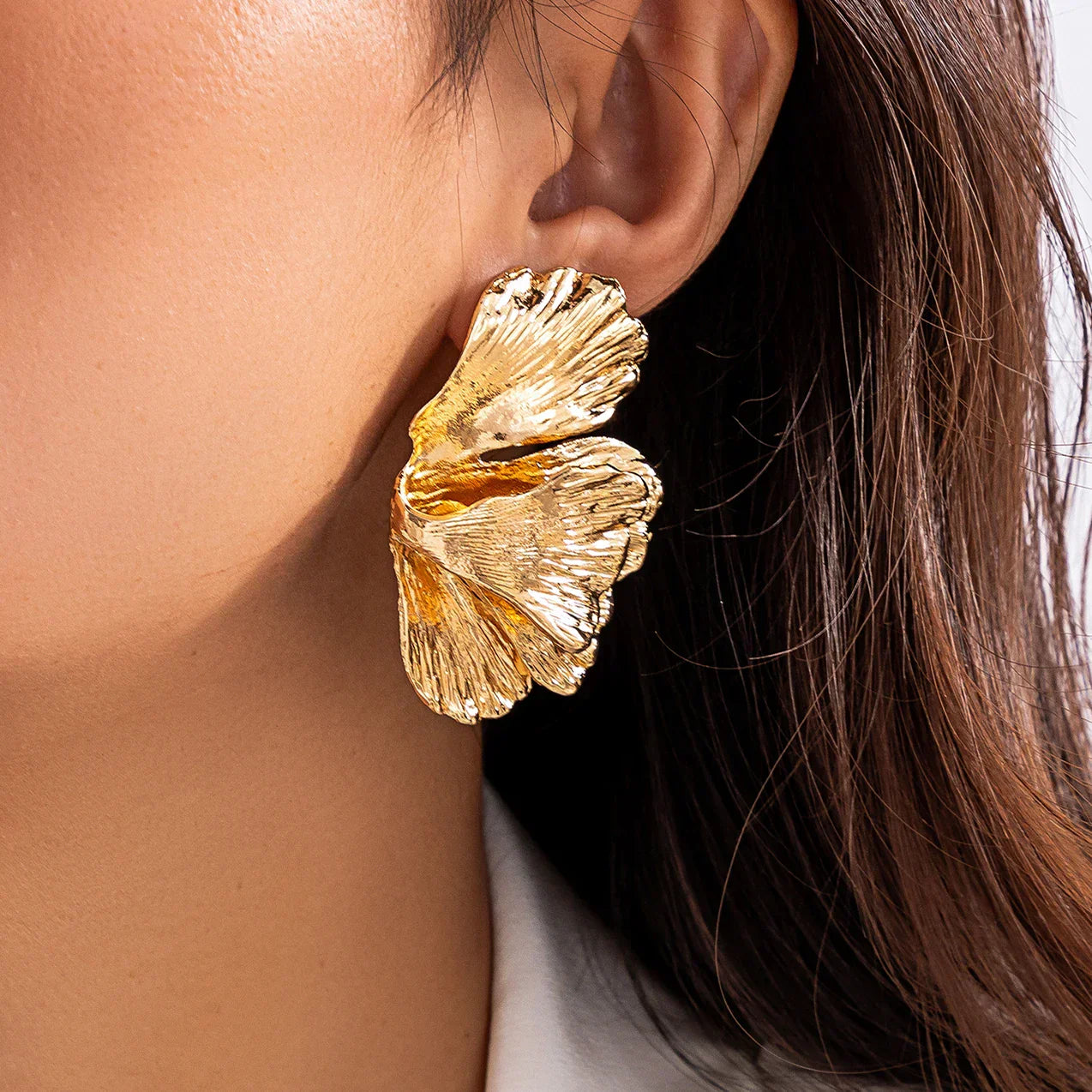 BlossomMetal - Boucles d'oreilles pétales en métal élégantes