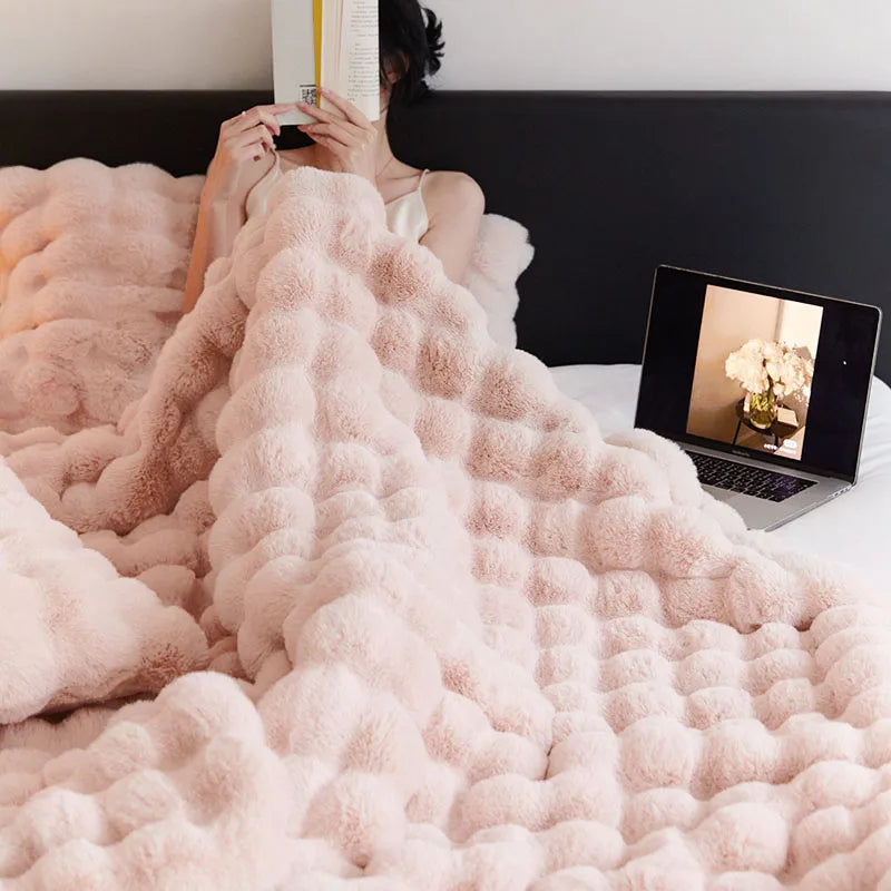 ChicWarmth - Luxury Throw Blanket for Ultimate Comfort