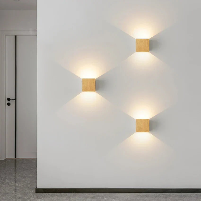 Eclat Romanov - Sleek LED Wall Sconce