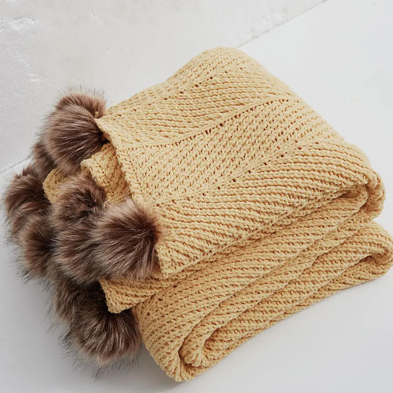 HeartCozy - Heart-Fringe Knitted Chenille Throw
