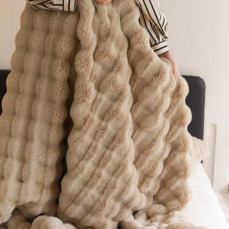 ChicWarmth - Luxury Throw Blanket for Ultimate Comfort