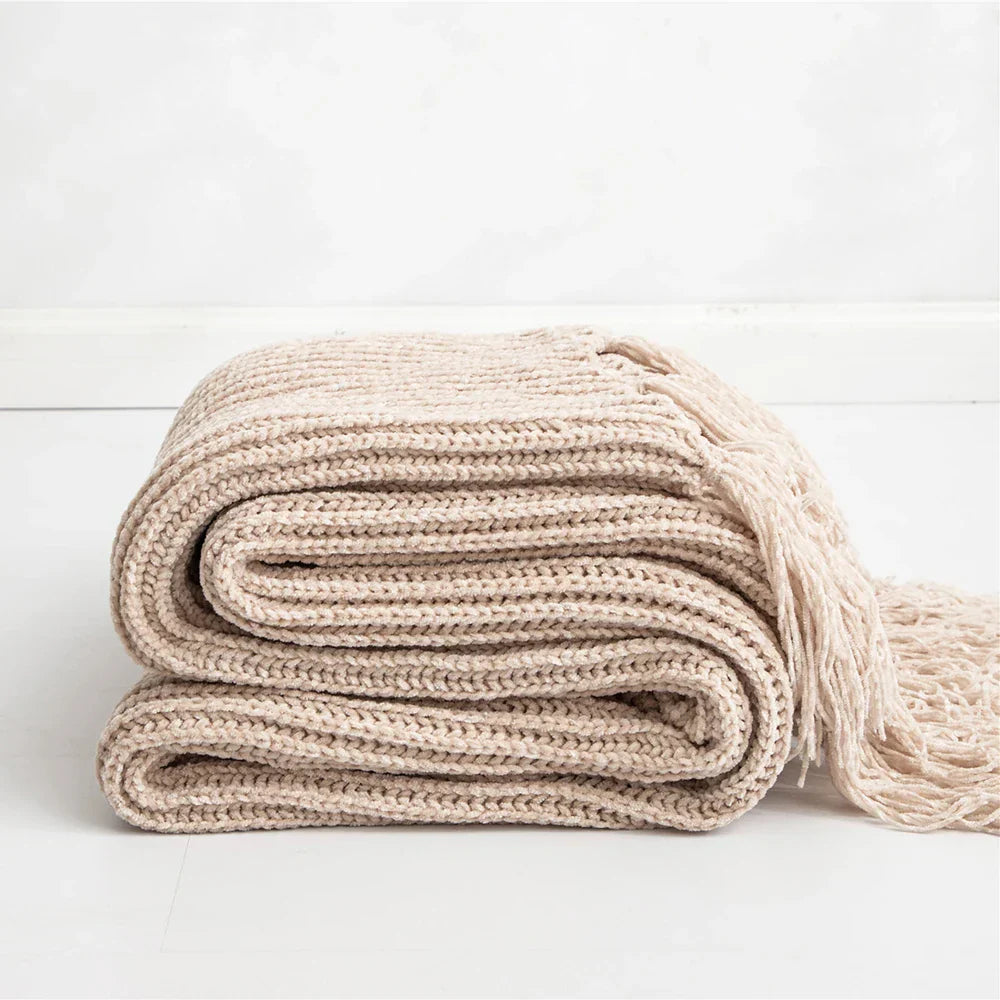 HeartCozy - Heart-Fringe Knitted Chenille Throw