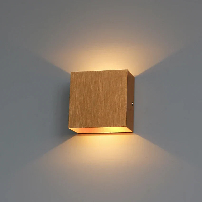 Eclat Romanov - Sleek LED Wall Sconce