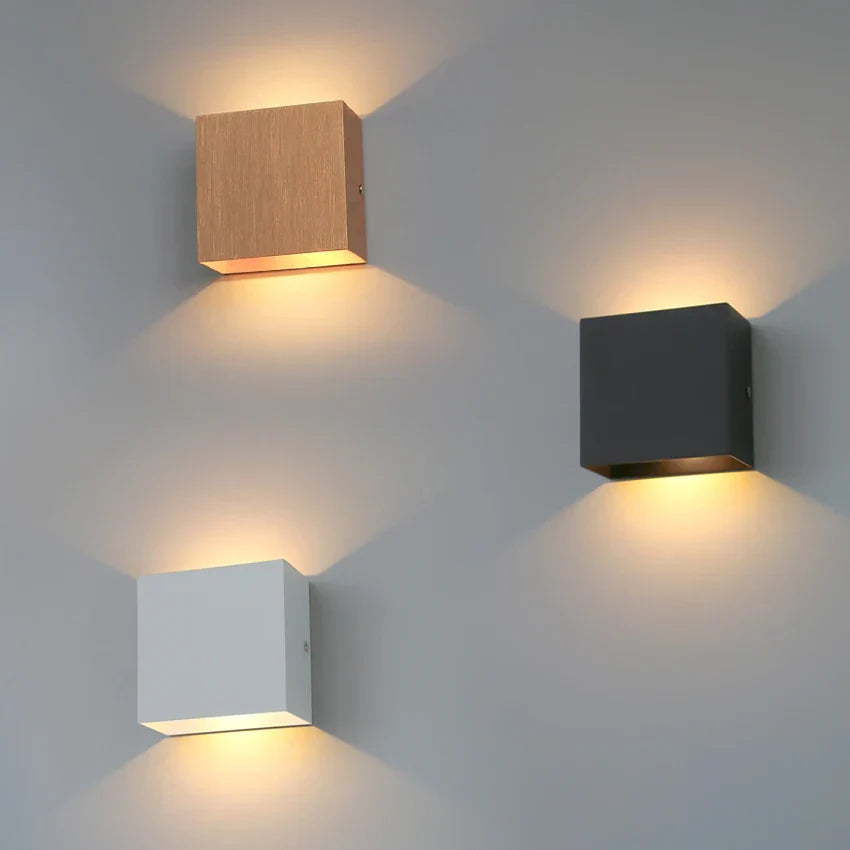 Eclat Romanov - Sleek LED Wall Sconce