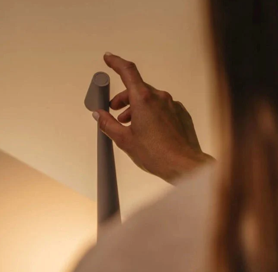 Guyrenna - Adjustable Touch Lamp for Refined Interiors