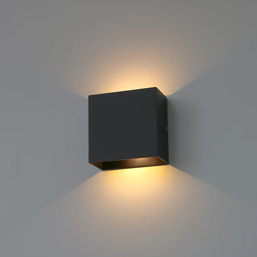 Eclat Romanov - Sleek LED Wall Sconce