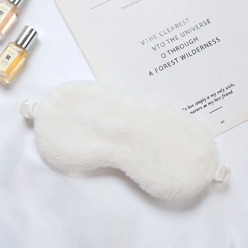 Cozy Cuddle - Soft Silk Sleep Mask for Peaceful Sleep