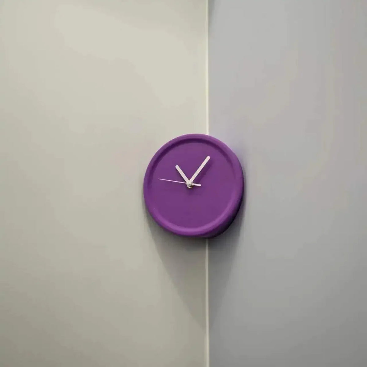 SilentCorner - No-Drill Silent Corner Wall Clock
