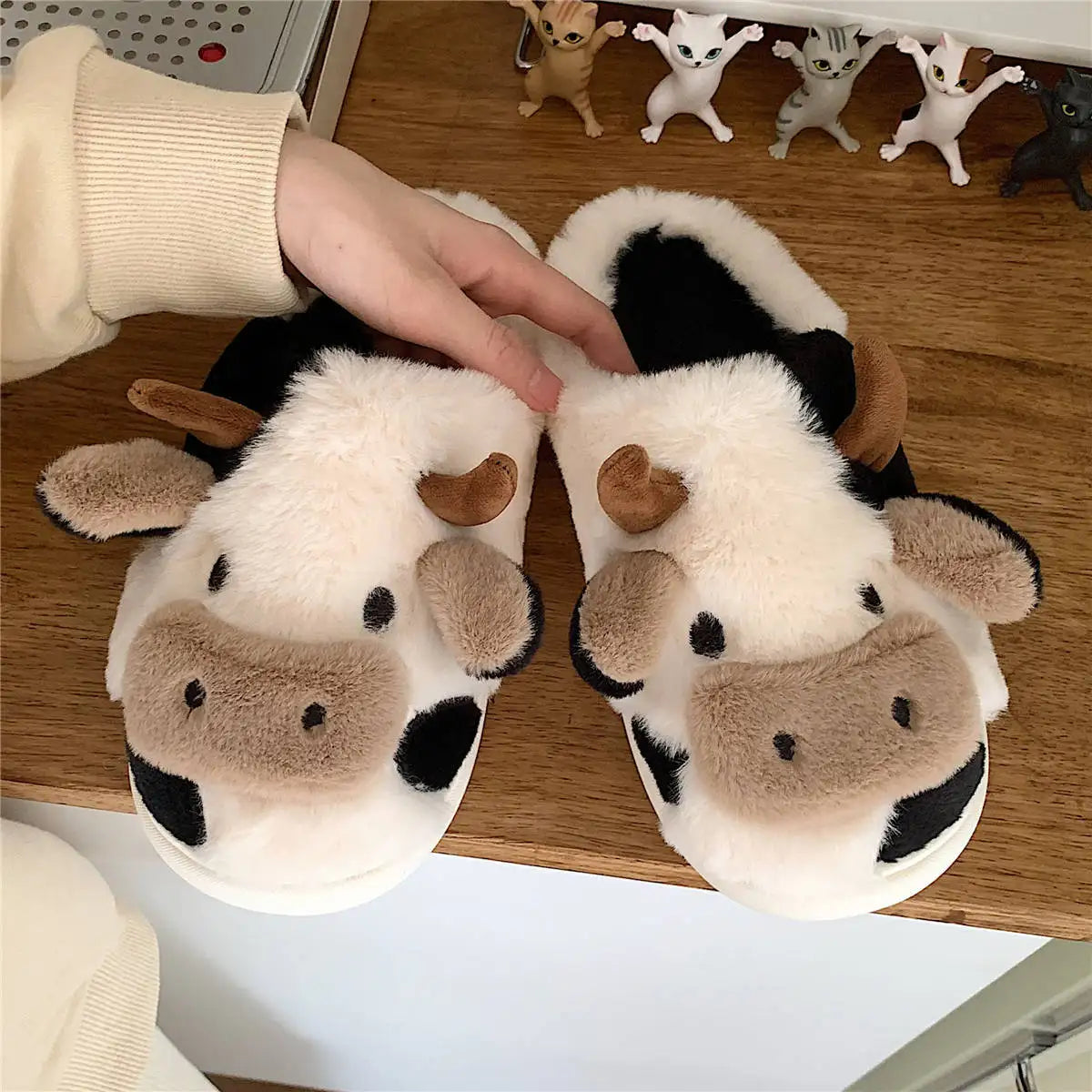 ComfortCow Slippers - Cozy Cow Slippers for Winter Days
