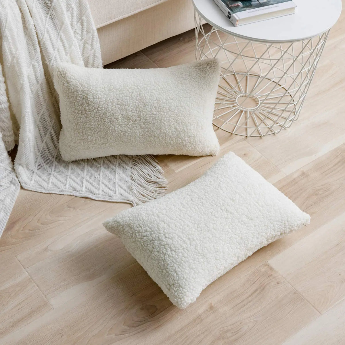 Château Dream - White Teddy Velvet Cushion Cover