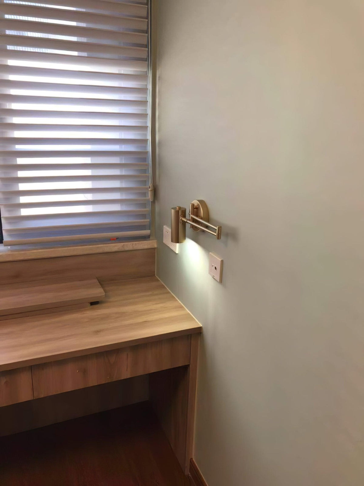 Nexbeam - Sleek Metal and Acrylic Wall Sconce