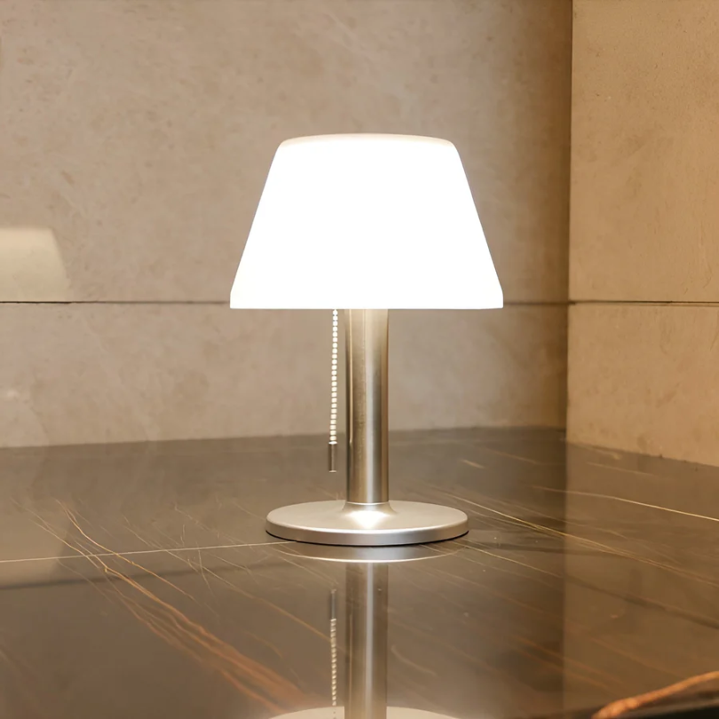 SolarLuxe Lamp – Lampe de Table Solaire Moderne
